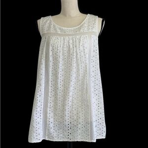 Old navy white eyelet tank size Large